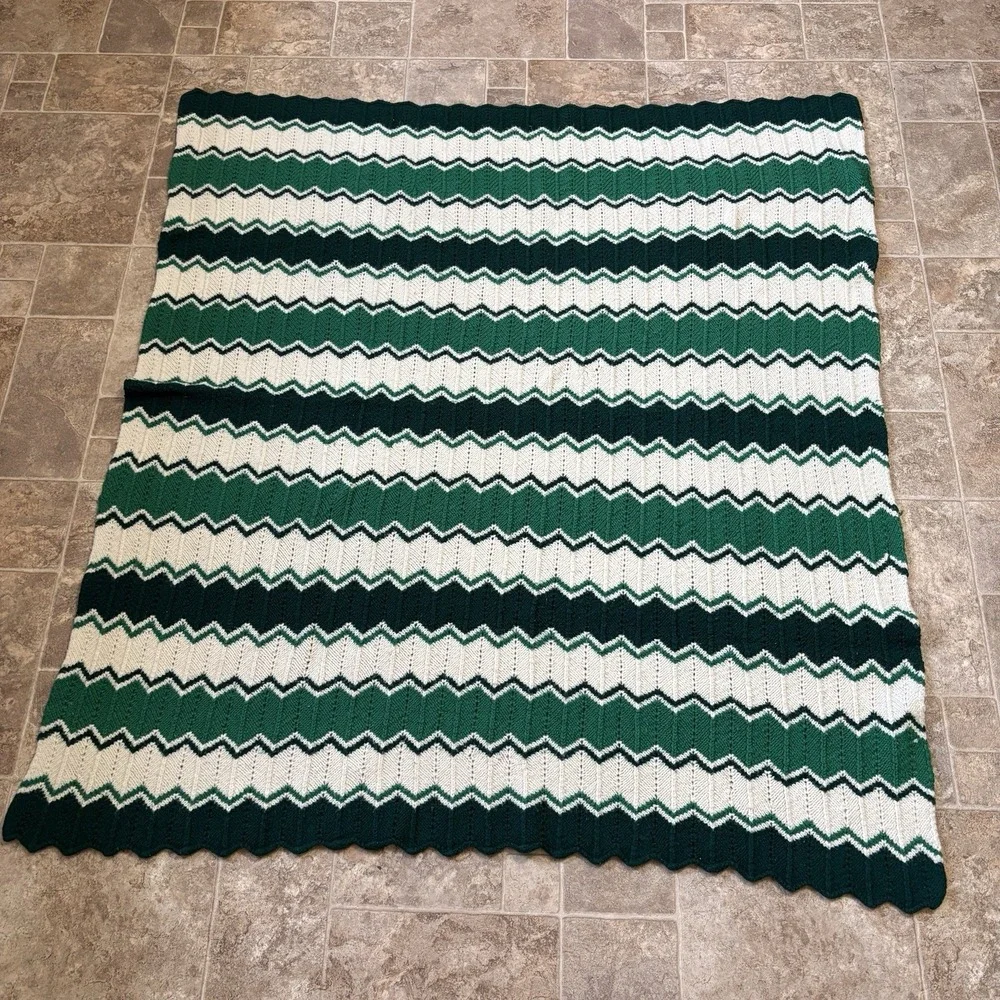 Handmade Vintage Ripple Chevron Crochet Afghan Blanket Throw 54x49 GrannyCore